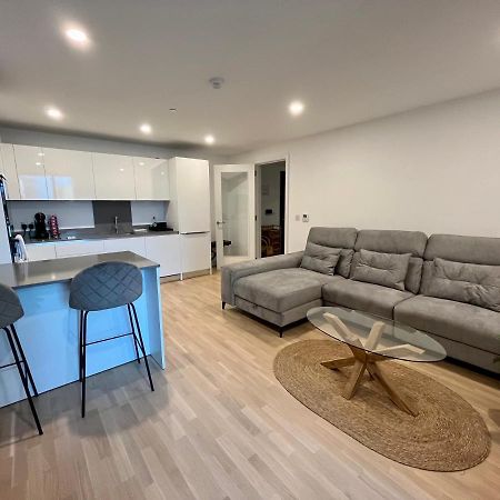 Modern Apartment With Spa And Pool غيبرالتار المظهر الخارجي الصورة