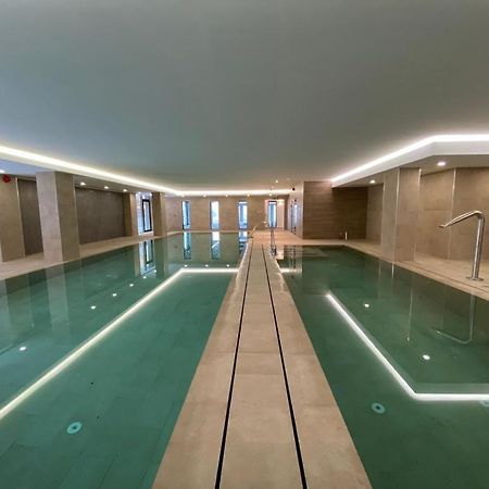 Modern Apartment With Spa And Pool غيبرالتار المظهر الخارجي الصورة