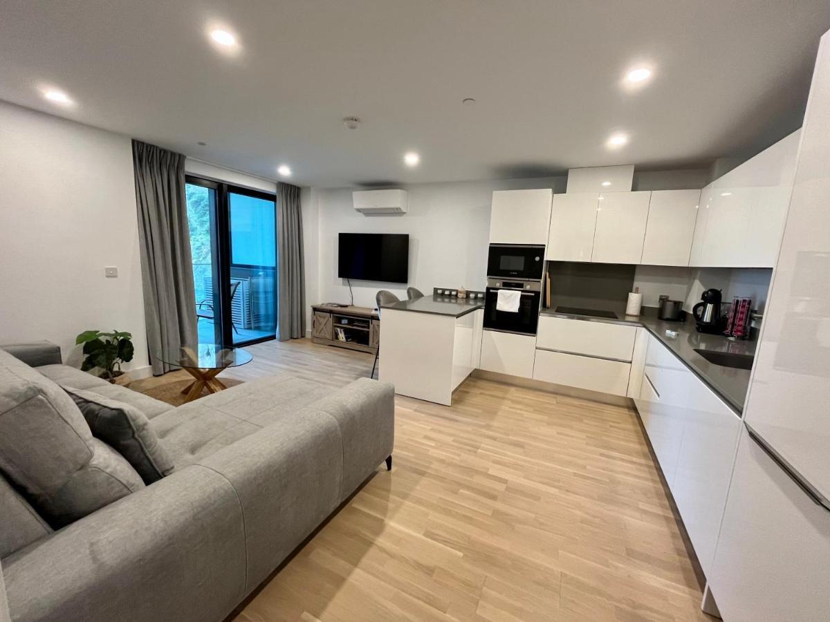 Modern Apartment With Spa And Pool غيبرالتار المظهر الخارجي الصورة