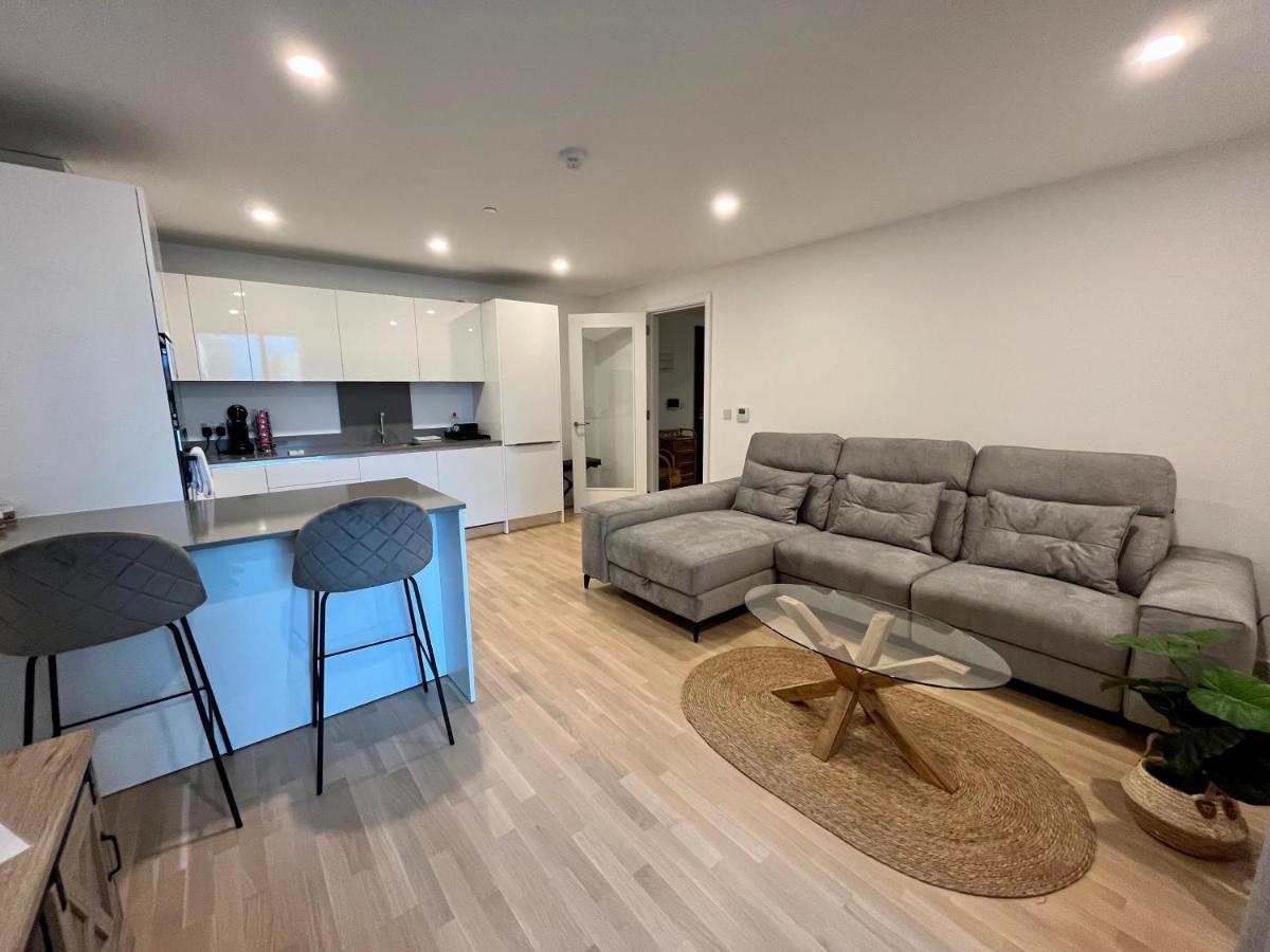 Modern Apartment With Spa And Pool غيبرالتار المظهر الخارجي الصورة
