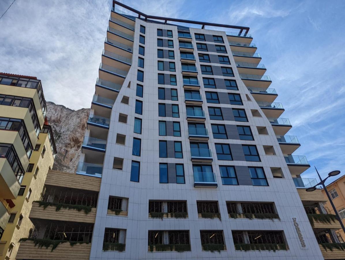 Modern Apartment With Spa And Pool غيبرالتار المظهر الخارجي الصورة
